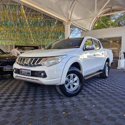 MITSUBISHI L200 TRITON 2.4 16V TURBO DIESEL SPORT HPE CD 4P 4X4 AUTOMÁTICO MITSUBISHI L200 TRITON 2.4 16V TURBO DIESEL SPORT HPE CD 4P 4X4 AUTOMÁTICO